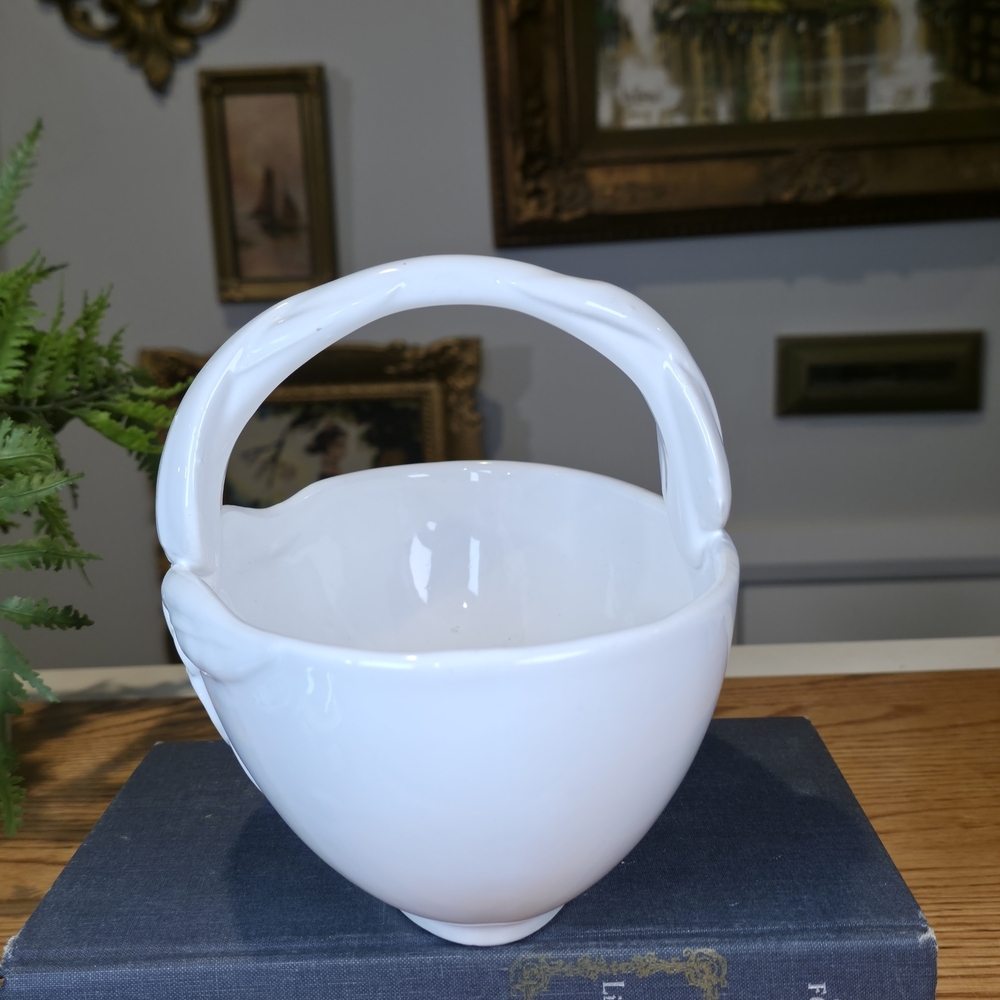 Vintage Amram’s White Ceramic Basket Twisted Handle Made in Italy Floral 9x6x6" - Picture 3 of 12
